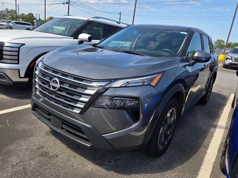 Used 2025 Nissan Rogue SV FWD image 3