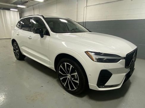 Used 2025 Volvo XC60 B5 Plus w/ Climate Package AWD/4WD image 4