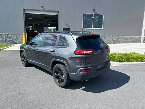 Used 2016 Jeep Cherokee Latitude w/ Comfort/Convenience Group AWD/4WD image 3