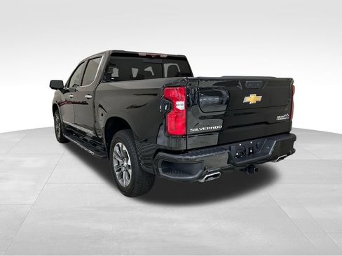 Used 2025 Chevrolet Silverado 1500 High Country w/ Technology Package AWD/4WD image 3