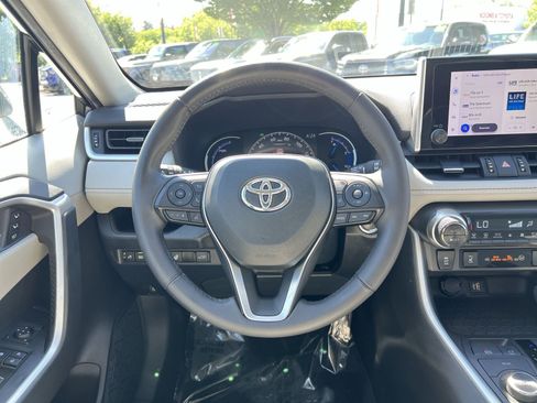 Used 2023 Toyota RAV4 XLE Premium AWD/4WD image 16
