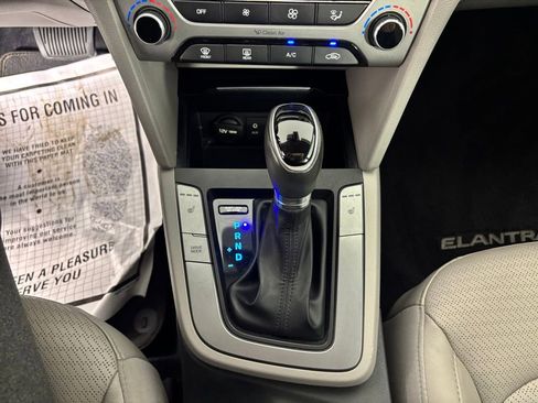 Used 2017 Hyundai Elantra Limited w/ Limited Tech Package 04 image 25