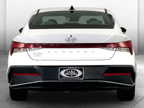 Used 2025 Hyundai Elantra SEL FWD image 3
