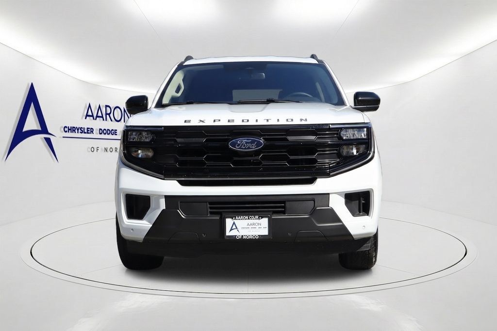 Used 2025 Ford Expedition Max Active RWD image 2