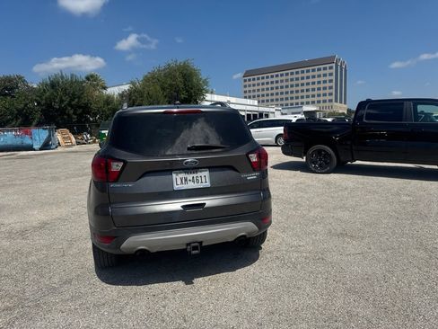 Used 2019 Ford Escape Titanium FWD image 14