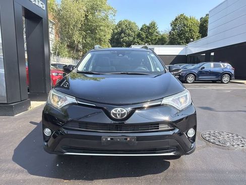 Used 2018 Toyota RAV4 XLE AWD/4WD image 3
