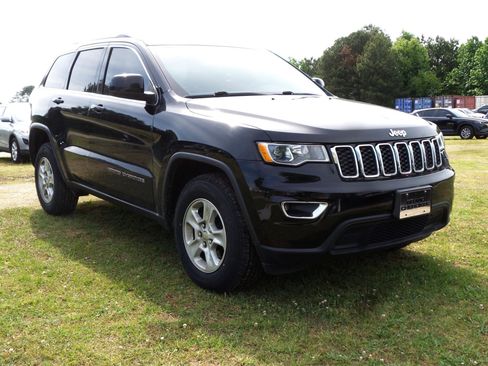 Used 2017 Jeep Grand Cherokee Laredo w/ Quick Order Package 23E AWD/4WD image 2