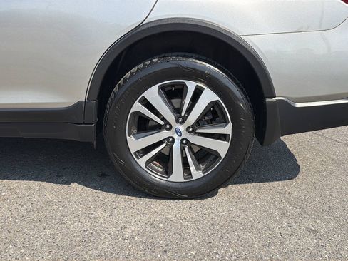 Used 2018 Subaru Outback 2.5i Limited AWD/4WD image 3