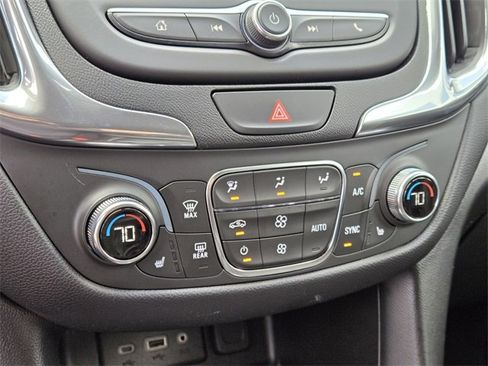 Used 2020 Chevrolet Equinox LT image 22