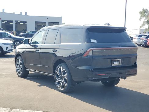 New 2027 Lincoln Navigator Reserve AWD/4WD image 3