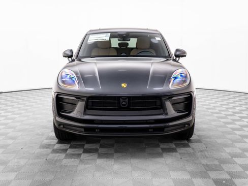 Certified 2026 Porsche Macan AWD/4WD image 9