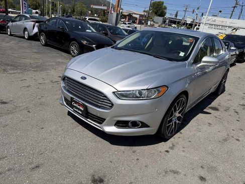Used 2014 Ford Fusion SE w/ Equipment Group 202A FWD image 3