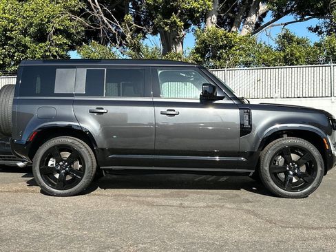 New 2026 Land Rover Defender 110 X-Dynamic SE image 7