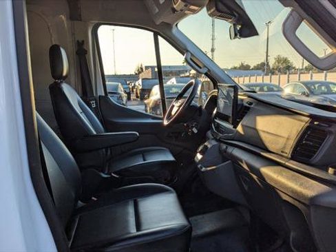 Used 2022 Ford E-Transit 148 High Roof Extended image 18