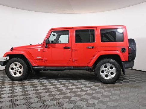 Used 2015 Jeep Wrangler Unlimited Sahara w/ Dual Top Group AWD/4WD image 2
