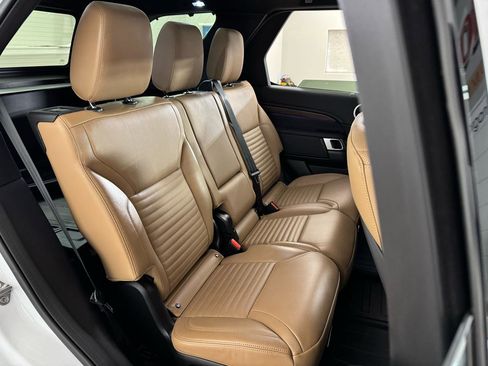 Used 2024 Land Rover Discovery Dynamic SE image 41