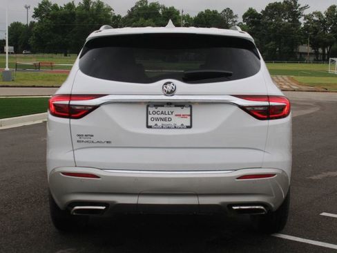 Used 2020 Buick Enclave Essence FWD image 3