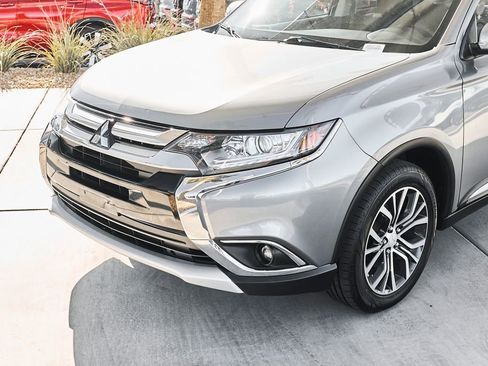 Used 2016 Mitsubishi Outlander SE AWD/4WD image 5