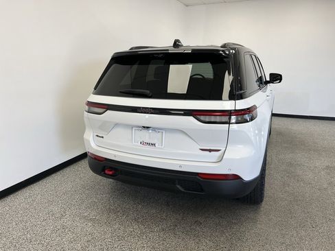 Used 2022 Jeep Grand Cherokee Trailhawk w/ Luxury Tech Group III image 6