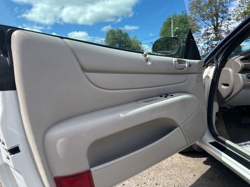 Used 2006 Chrysler Sebring Touring image 25