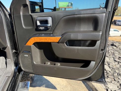 Used 2018 Chevrolet Silverado 3500 High Country w/ Duramax Plus Package image 32