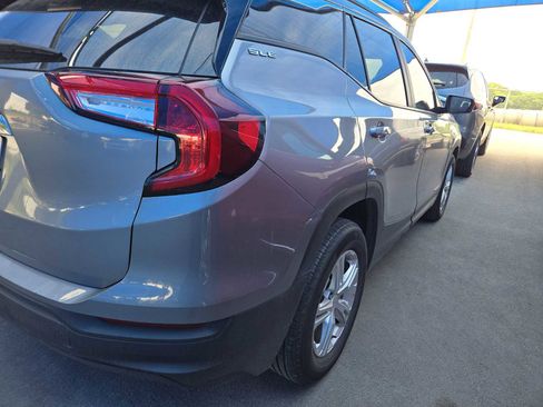 Used 2024 GMC Terrain SLE w/ Driver Convenience Package FWD image 4