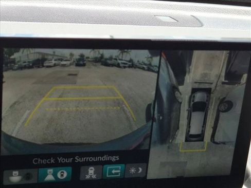 Used 2025 Honda Pilot TrailSport image 12