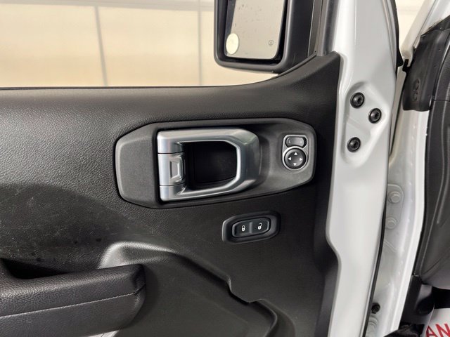 Used 2025 Jeep Wrangler Unlimited Rubicon AWD/4WD image 16