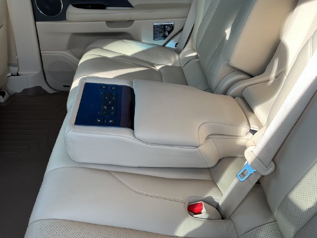 Used 2016 Lexus LX 570 4WD w/ Luxury Package image 30