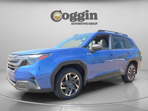 Used 2025 Subaru Forester Premium image 1