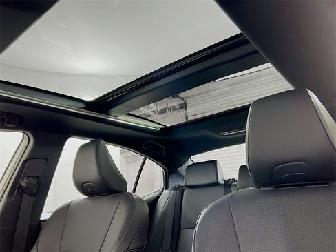 Used 2025 Toyota Camry XSE image 14