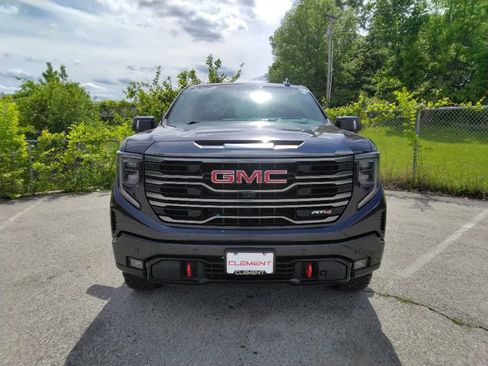 Used 2022 GMC Sierra 1500 AT4 w/ Technology Package AWD/4WD image 3