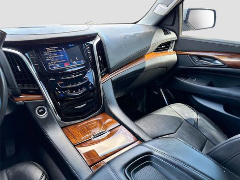 Used 2015 Cadillac Escalade ESV Luxury RWD image 24