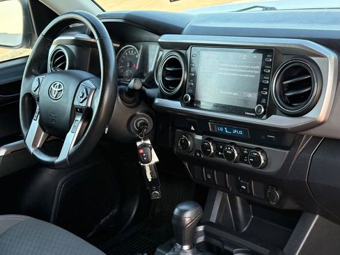Used 2022 Toyota Tacoma SR5 AWD/4WD image 31