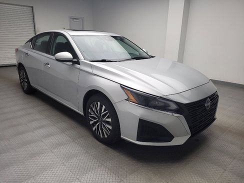 Used 2023 Nissan Altima 2.5 SV w/ SV Premium Package AWD/4WD image 13