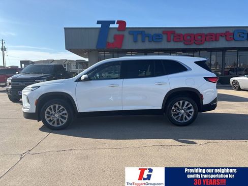 Used 2025 Buick Enclave Preferred image 6