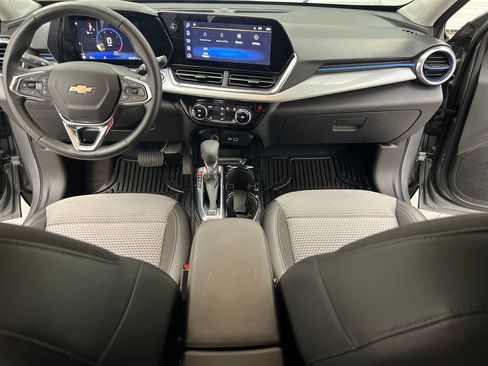 Used 2025 Chevrolet Trax LT w/ LT Convenience Package FWD image 34