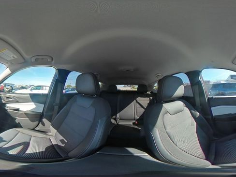 Used 2025 Chevrolet Trax LT FWD image 42