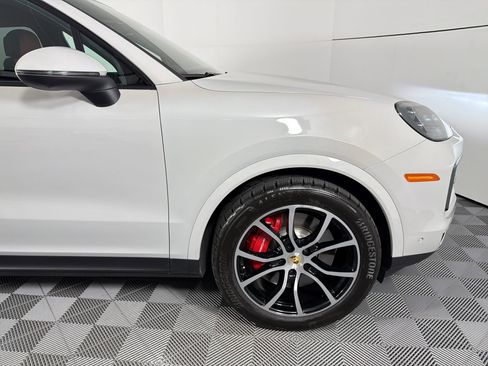 Certified 2024 Porsche Cayenne S AWD/4WD image 12