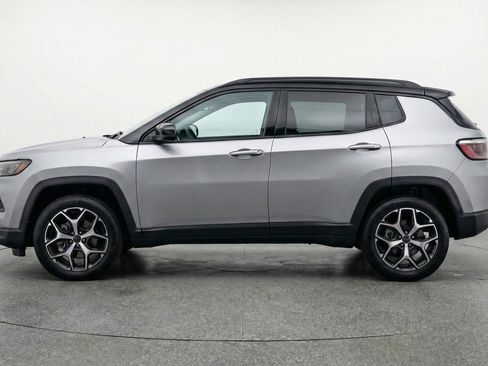 Used 2025 Jeep Compass Limited image 5