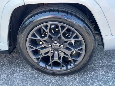 Used 2023 Jeep Grand Cherokee L Summit AWD/4WD image 8