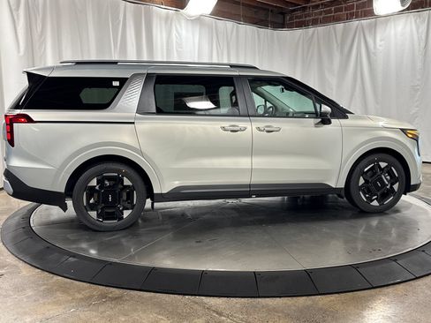 New 2026 Kia Carnival EX FWD image 9