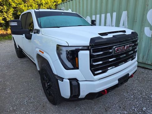 Used 2024 GMC Sierra 2500 AT4 w/ AT4 Premium Plus Package AWD/4WD image 3