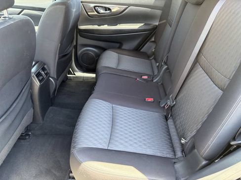 Used 2019 Nissan Rogue SV w/ Premium Package FWD image 20