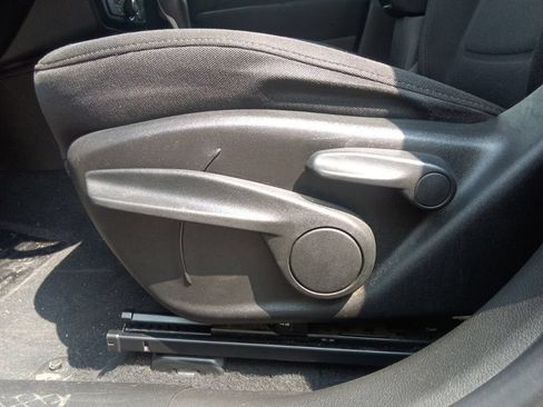 Used 2020 Jeep Renegade Latitude FWD image 19