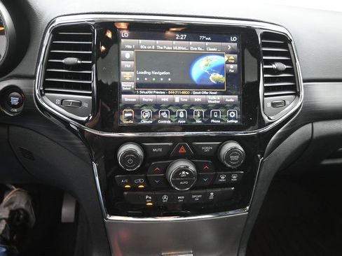 Used 2020 Jeep Grand Cherokee Altitude image 4