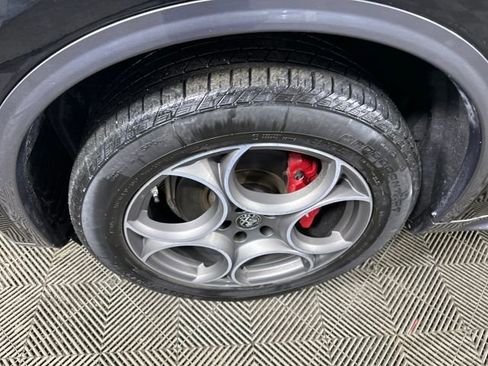 Used 2022 Alfa Romeo Stelvio Ti image 10