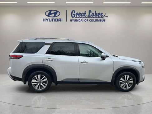 Used 2022 Nissan Pathfinder SL AWD/4WD image 6