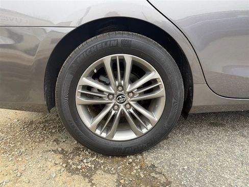 Used 2015 Toyota Camry SE w/ Moonroof Package image 37