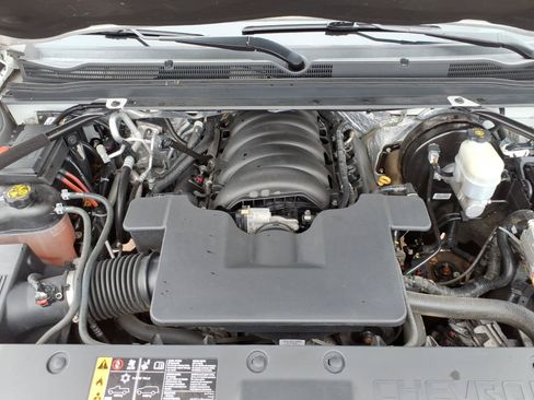 Used 2018 Chevrolet Suburban LT AWD/4WD image 13